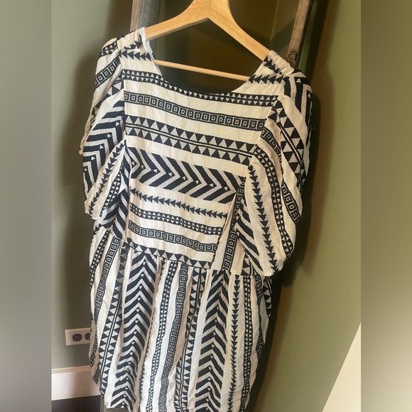 Old Navy Black and White Patterned Dress - Picture 6 of 7